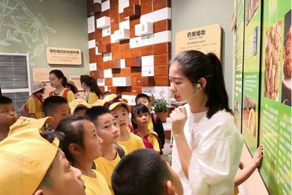 老年人打篮球时应如何进行适当的力量训练?_0